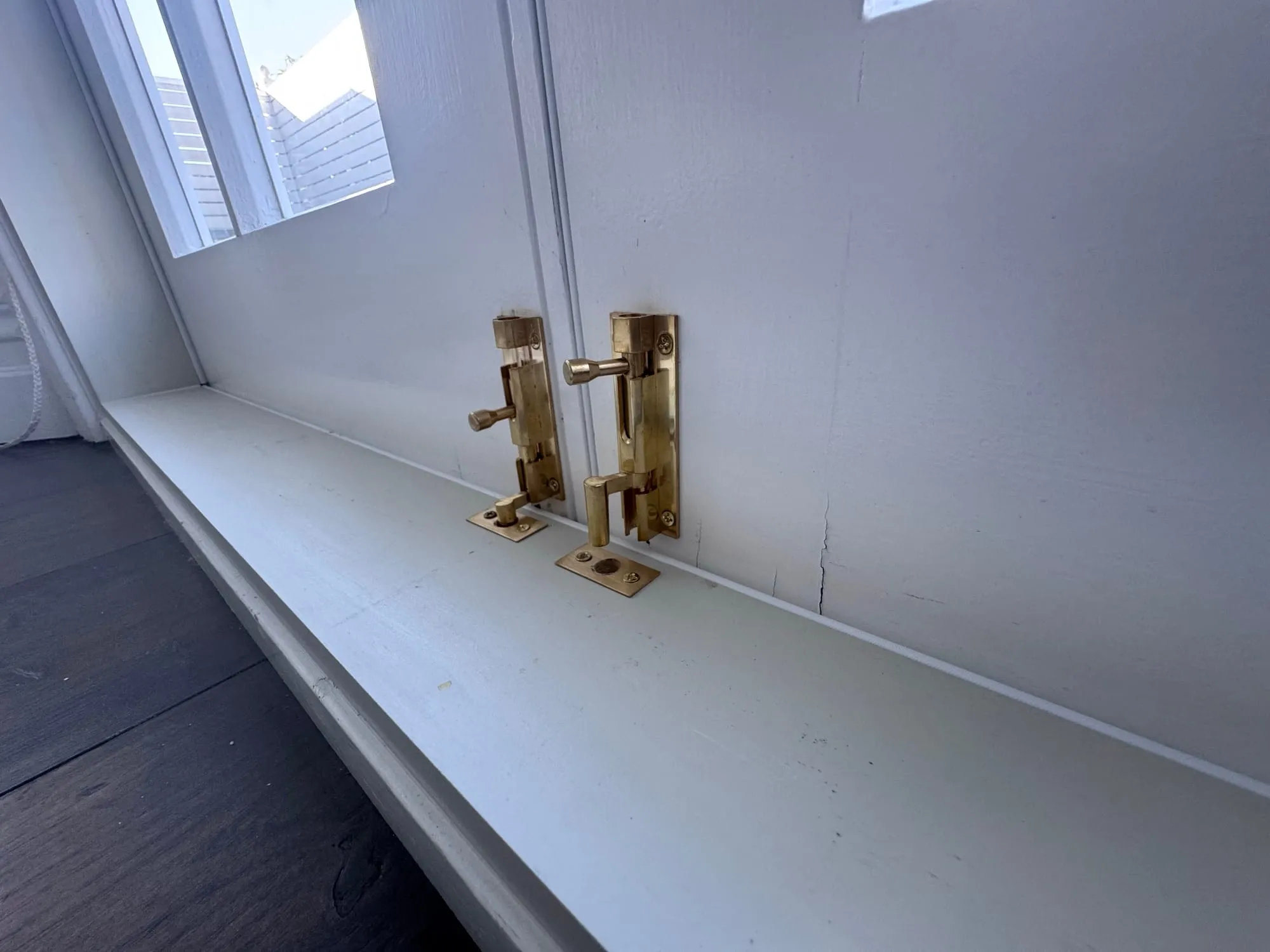 Parnell — Draft Proofing Bead System, Draft Proofing Seal (before)
